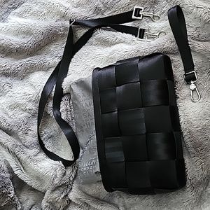 Harveys seatbelt convertible clutch